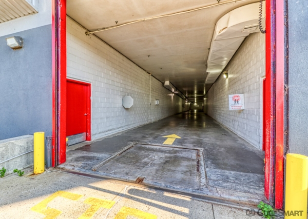 Facility photo: //images.sparefoot.com/medium/10456069f6efd796874.jpg
