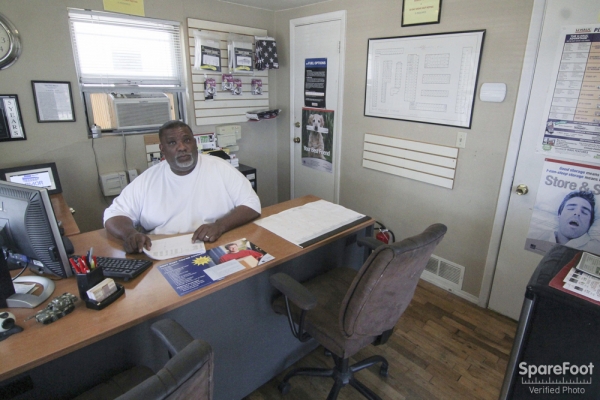 Facility photo: //images.sparefoot.com/medium/10691455bbb210492bc.jpg