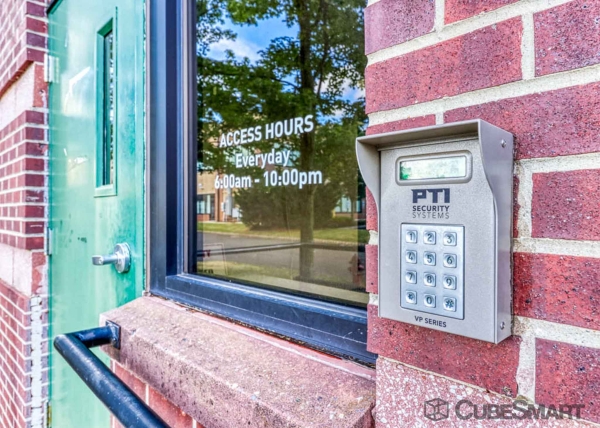 Facility photo: //images.sparefoot.com/medium/107209690326357482b.jpg