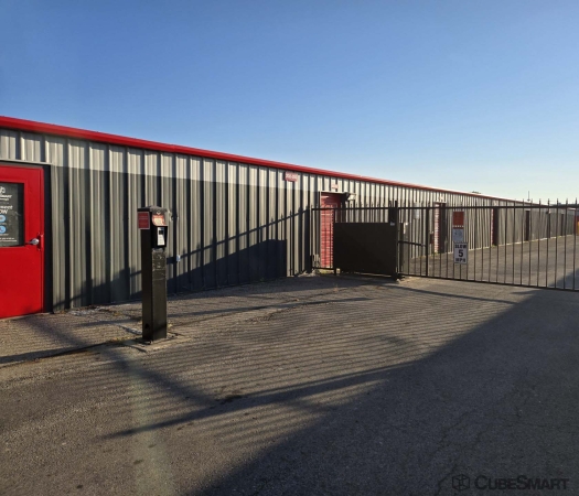 Facility photo: //images.sparefoot.com/medium/15630068d3a04ed803f.jpg