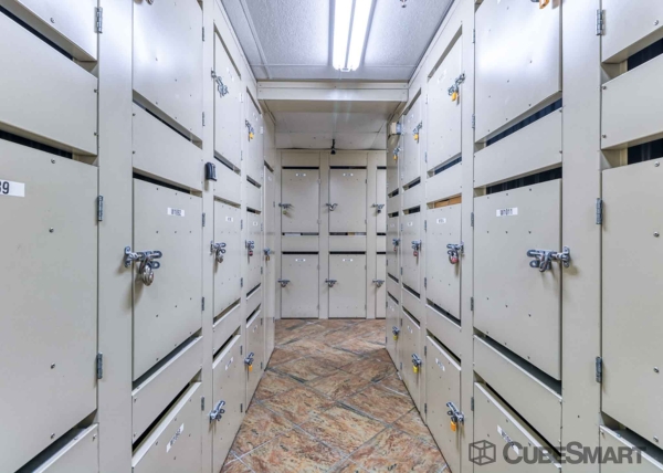 Facility photo: //images.sparefoot.com/medium/1570746901f2edc93ab.jpg