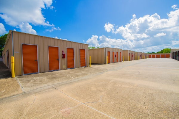 Facility photo: //images.sparefoot.com/medium/15743968eebfa826856.jpeg