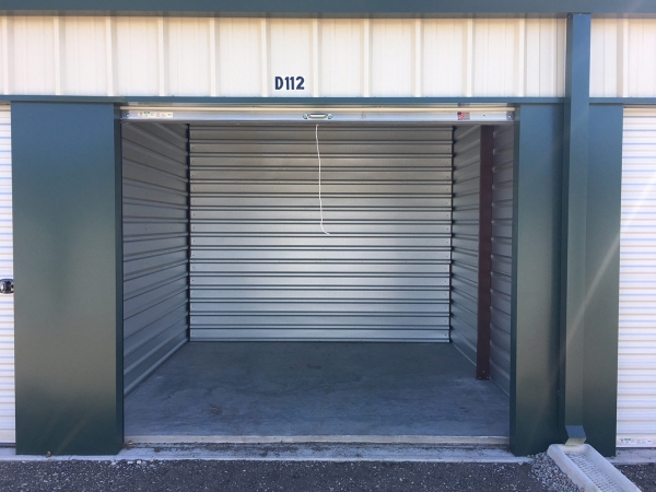 Facility photo: //images.sparefoot.com/medium/200015601191f11382f.jpg