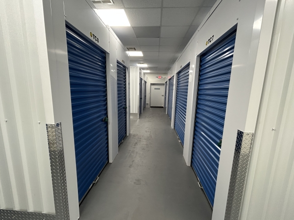 Facility photo: //images.sparefoot.com/medium/2000156900dae30bc00.jpg