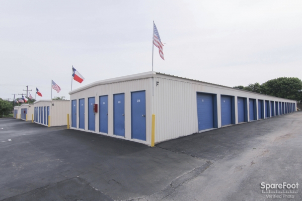 Facility photo: //images.sparefoot.com/medium/2006895748b3807a2bb.jpg