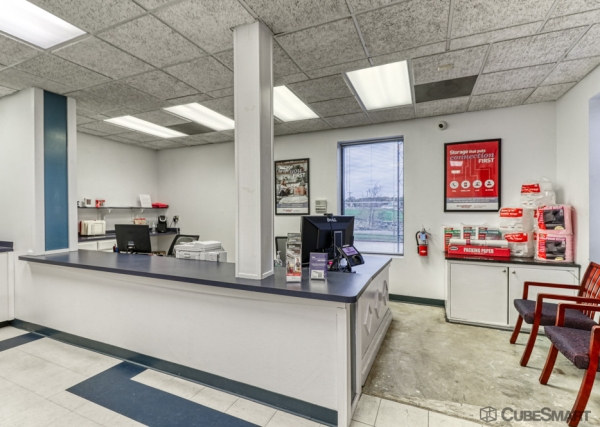 Facility photo: //images.sparefoot.com/medium/2033616901ecdf7f27e.jpg