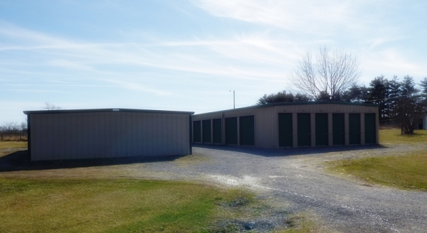 Facility photo: //images.sparefoot.com/medium/2061215a96de03e864c.jpg