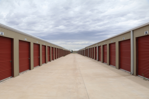 Facility photo: //images.sparefoot.com/medium/2061835b489bbe864e5.jpg