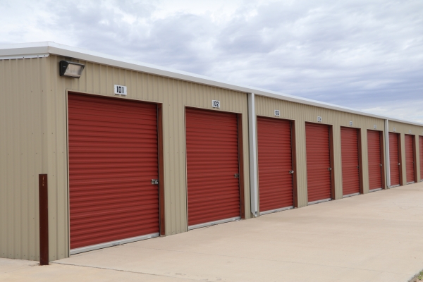 Facility photo: //images.sparefoot.com/medium/2061835b489be6806df.jpg