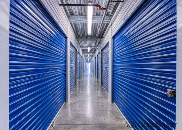 Facility photo: //images.sparefoot.com/medium/2098366901e52d129e1.jpg