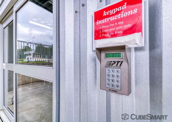 Facility photo: //images.sparefoot.com/medium/20983669032fe27e656.jpg