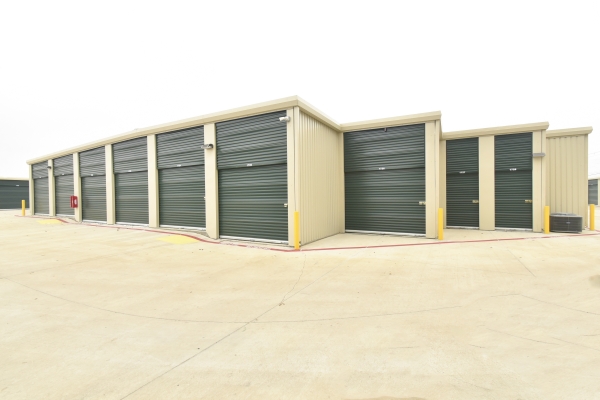 Facility photo: //images.sparefoot.com/medium/21022668e7e41a4f146.jpg