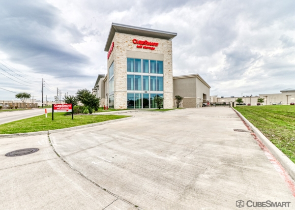 Facility photo: //images.sparefoot.com/medium/21247468c93e7cd6552.jpg