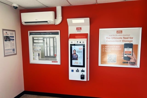 Facility photo: //images.sparefoot.com/medium/213460690212e401af7.jpg