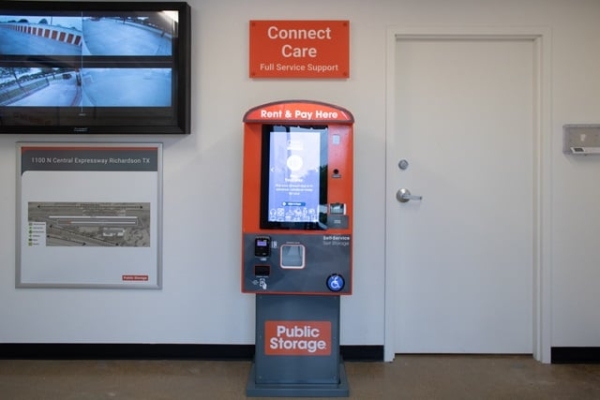 Facility photo: //images.sparefoot.com/medium/2134776902127522e8c.jpg