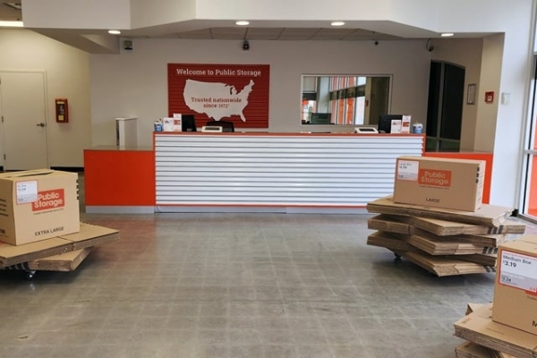 Facility photo: //images.sparefoot.com/medium/213495690212800a4b0.jpg