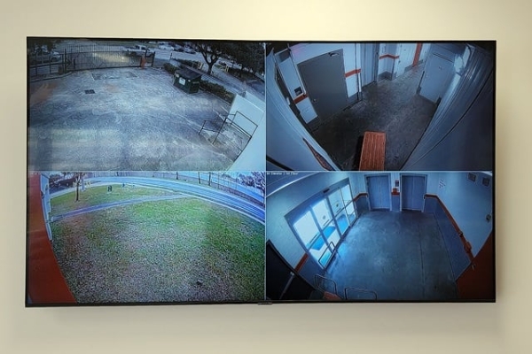 Facility photo: //images.sparefoot.com/medium/21349569021280b8265.jpg