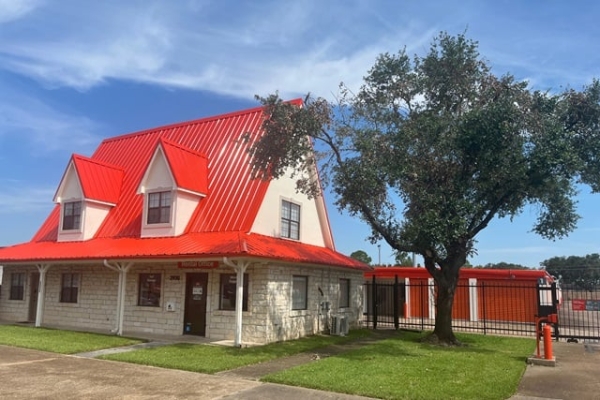 Facility photo: //images.sparefoot.com/medium/213530690212391283a.jpg