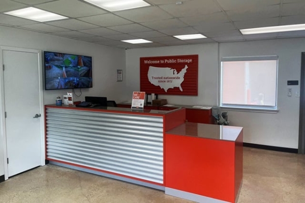 Facility photo: //images.sparefoot.com/medium/2135306902123ab7f15.jpg