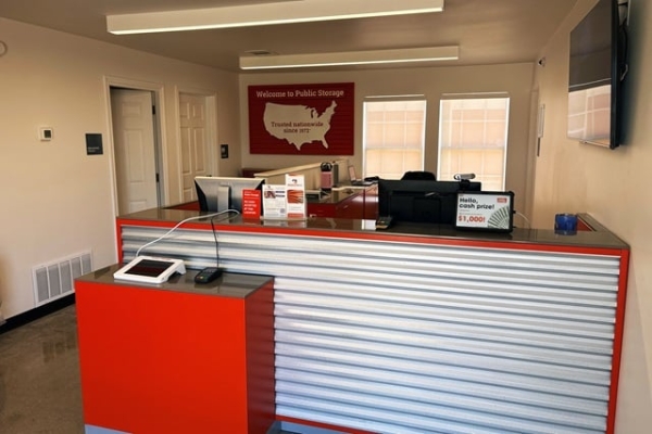 Facility photo: //images.sparefoot.com/medium/2135686903644752b23.jpg