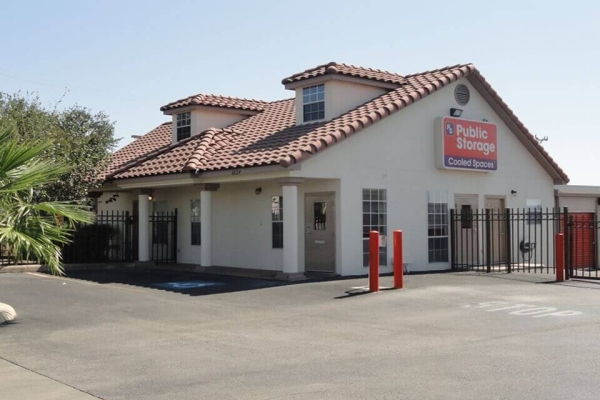 Facility photo: //images.sparefoot.com/medium/213658690212f16cf19.jpg