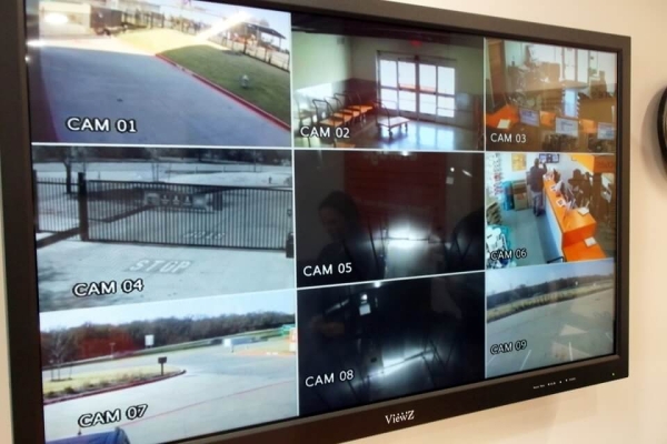 Facility photo: //images.sparefoot.com/medium/213700690212e88cf74.jpg