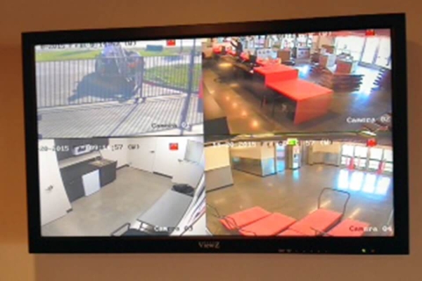 Facility photo: //images.sparefoot.com/medium/213702690364a8509e6.jpg