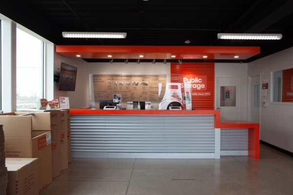 Facility photo: //images.sparefoot.com/medium/2137066903647edf9ef.jpg