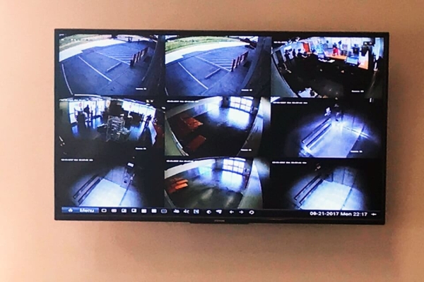 Facility photo: //images.sparefoot.com/medium/213721690365001041b.jpg