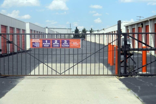 Facility photo: //images.sparefoot.com/medium/2139326903626294bb9.jpg