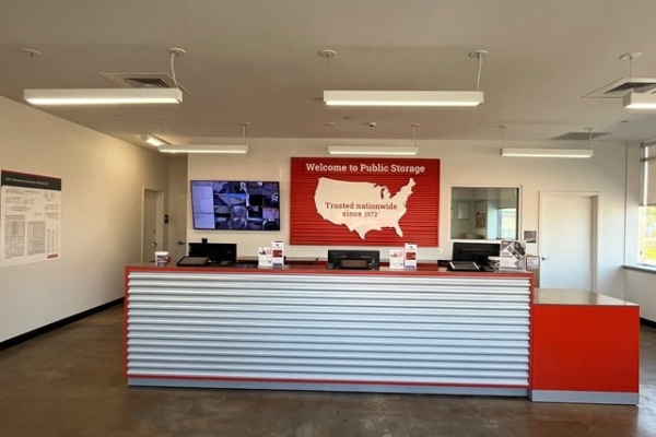 Facility photo: //images.sparefoot.com/medium/2141066903631291d20.jpg