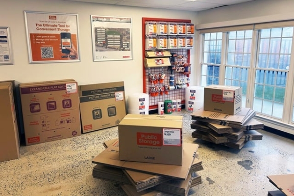 Facility photo: //images.sparefoot.com/medium/214134690362f2997d7.jpg