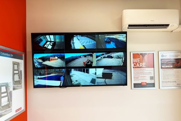 Facility photo: //images.sparefoot.com/medium/2141556904b50ca44c2.jpg