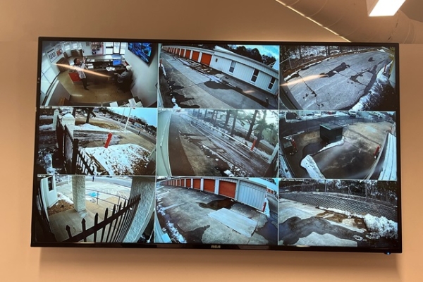 Facility photo: //images.sparefoot.com/medium/2142476904b6303c37b.jpg