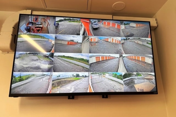 Facility photo: //images.sparefoot.com/medium/2143016903643833310.jpg