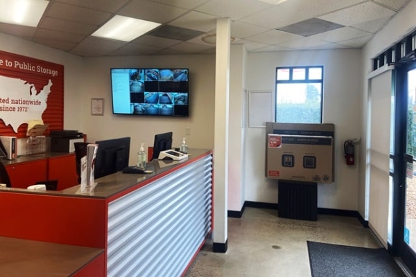 Facility photo: //images.sparefoot.com/medium/2143736900c1b205765.jpg