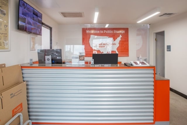 Facility photo: //images.sparefoot.com/medium/2143916903660b524c9.jpg