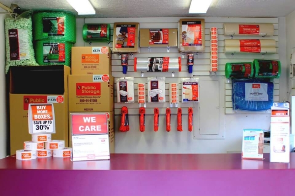 Facility photo: //images.sparefoot.com/medium/2143986902143f4bc7a.jpg