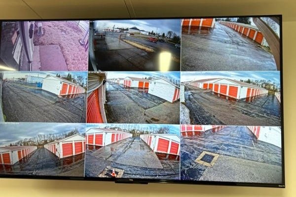 Facility photo: //images.sparefoot.com/medium/2148236904b45b70c33.jpg