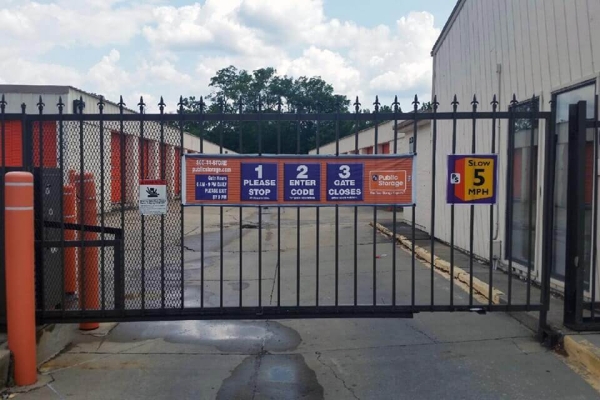 Facility photo: //images.sparefoot.com/medium/214890690362ea4d1b7.jpg