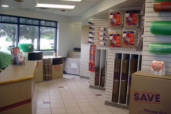 Facility photo: //images.sparefoot.com/medium/2149406902118f2bccf.jpg