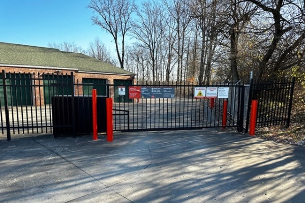 Facility photo: //images.sparefoot.com/medium/214984690212494c27e.jpg