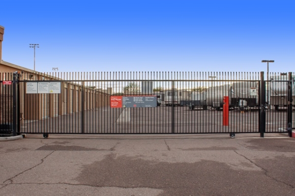 Facility photo: //images.sparefoot.com/medium/21517769036541bf011.jpg