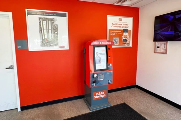 Facility photo: //images.sparefoot.com/medium/2154386903660cba661.jpg