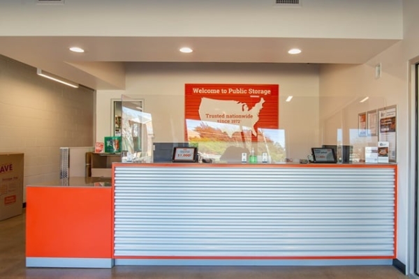 Facility photo: //images.sparefoot.com/medium/2156046900bf5b45007.jpg