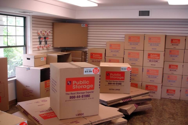 Facility photo: //images.sparefoot.com/medium/215685690362bdde663.jpg