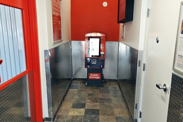 Facility photo: //images.sparefoot.com/medium/21584268bc3477a76fa.jpg