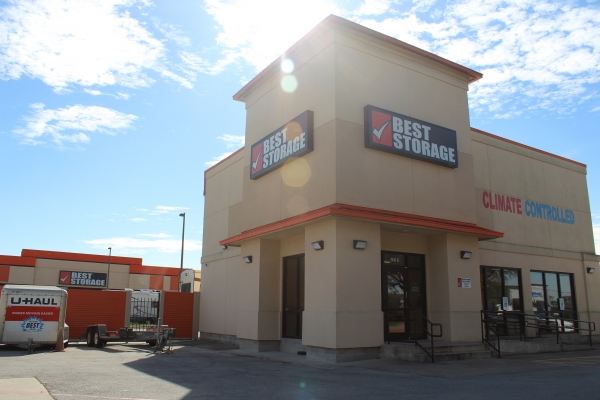 Facility photo: //images.sparefoot.com/medium/2161625e7d272e241a1.jpg