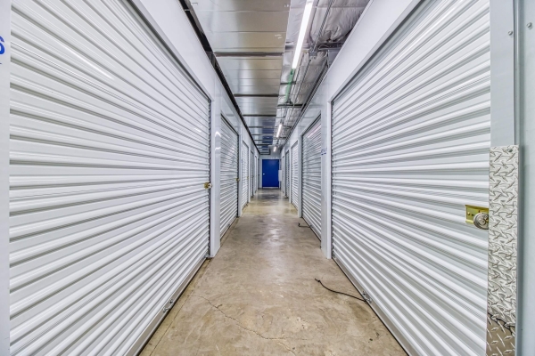 Facility photo: //images.sparefoot.com/medium/218360689e1389e5f45.jpg