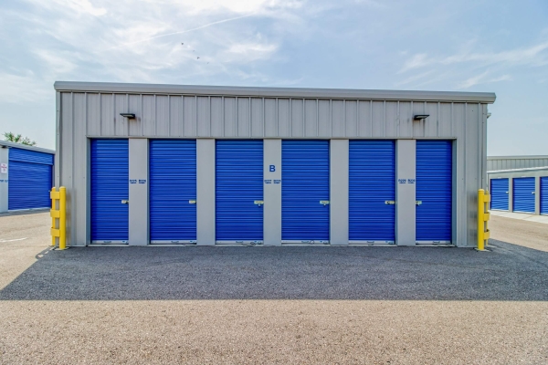 Facility photo: //images.sparefoot.com/medium/218360689e13ad429d4.jpg
